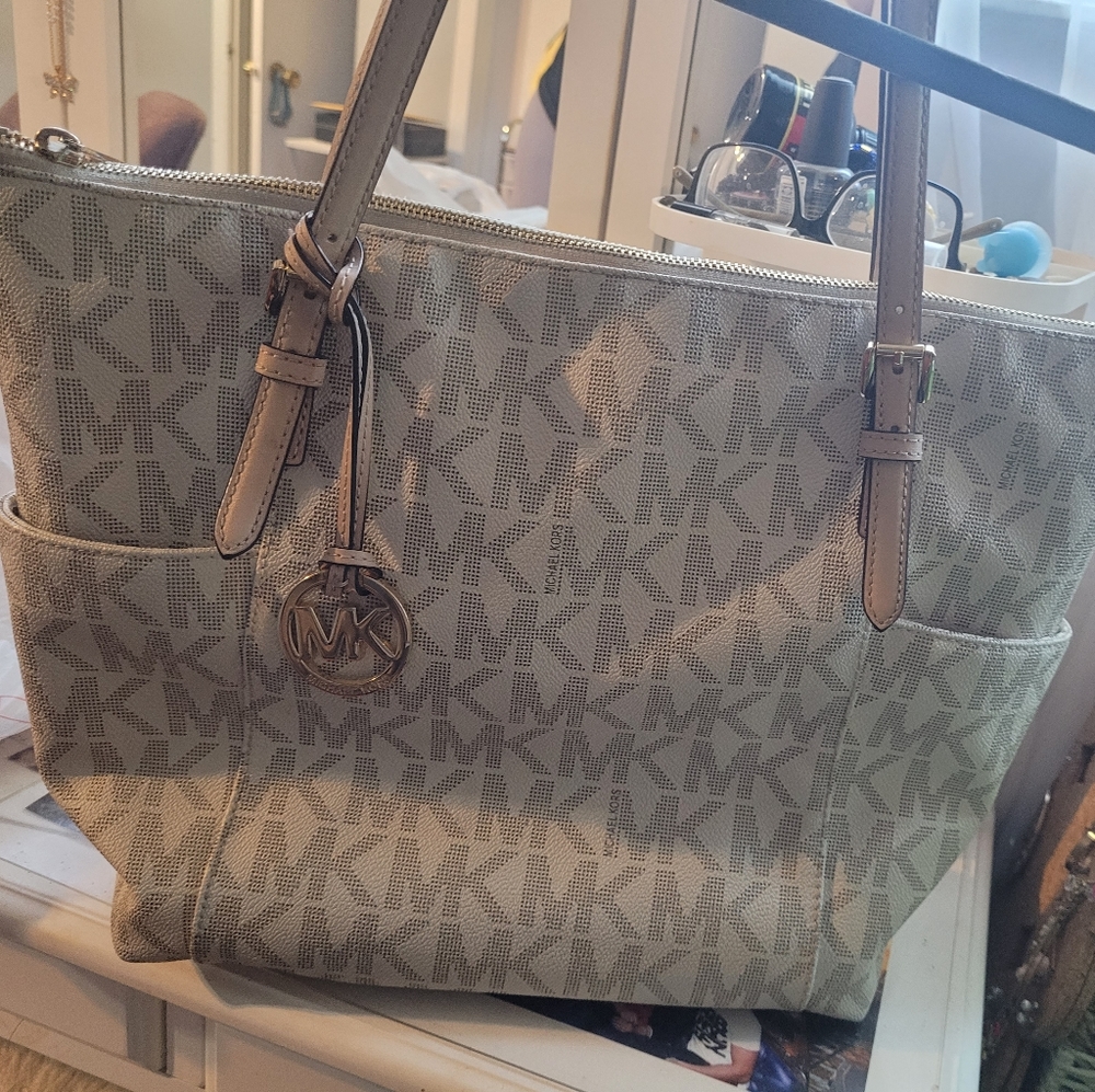 MK purse - Picture 2 of 2